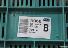 The label indicates that these apples were harvested on October 15th
