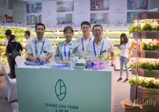 The team with Shang Shu Yuan provides vertical farming solutions for at home, in the office and in office spaces.