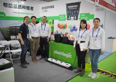 It took some time to catch them at a quiet moment but here are Mike, Israel, Christian, Alice and Lydia with Plantlogic, helping growers to improve their crop by offering solutions for hydroponic growing