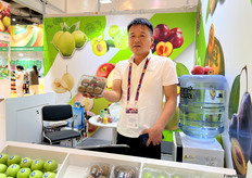 来自Shanxi Shengfeng import and export trading的李先生。/ Mr. Li from Shanxi Shengfeng import and export trading.