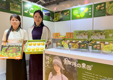 猕猴桃是陕西那女孩的果园的主打产品。公司的猕猴桃品种包括翠香猕猴桃，金龙猕猴桃，瑞玉猕猴桃等。/ Kiwifruit is the main product of Shaanxi Na Girl's Orchard. The company's kiwifruit varieties include Cuixiang Kiwifruit, Jinlong Kiwifruit, Ruiyu Kiwifruit, etc.