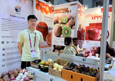 来自Everfresh的业务经理宁康杰。/ Kangjie Ning, business manager from Everfresh.