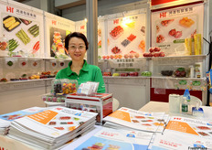 来自宏顺包装塑料制品有限公司的江婉民经理。/ Manager Jiang Wanmin from Hongshun Packaging Plastic Products Co., Ltd.
