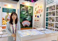 Betpak 公司的Misa Wang女士。公司主营用于果蔬的保鲜剂产品。/ Ms. Misa Wang from Betpak, a company specializing in preservatives for fruits and vegetables.