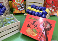 此次展会上，许多公司在产品包装设计中引入中国风元素，以彰显文化特色并吸引消费者。/ At this exhibition, many companies introduced Chinese elements into their product packaging designs to highlight cultural characteristics and attract consumers. 