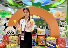 四川省维记农业集团有限公司的业务经理Anna Nguyen。/ Anna Nguyen, business manager of Sichuan Wikee Group Co., Ltd.