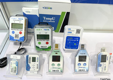 温湿度记录仪制造上Tzone带来了多款温湿度记录仪产品在展位进行展示，并在现场发放样品。/ Tzone brought a variety of temperature and humidity recorder products to the booth for display and distributed samples on site.