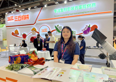 用于果蔬的包装耗材三丘机械的主营业务。公司带来了多款包装产品进行展示。/ Sanqiu Machinery's main business is packaging consumables for fruits and vegetables. The company brought a variety of packaging products to the exhibition.