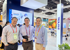 来自大连毅都的Nicolas Errazuriz （中）与Nicolas Didyk （左一）和Mario Edwards （右一）/ Nicolas Errazuriz (center), Nicolas Didyk (first from left), and Mario Edwards (first from right) from Dalian Yidu