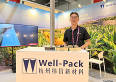 杭州纬昌新材料的参展代表。/ Exhibitor representative from Hangzhou Well-Pack.