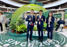 Riverking公司参展团队。/ Riverking team.