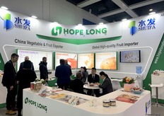 The booth of Hope Long. / 水发展位