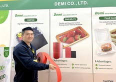Mini Deng, sales director at Demi Co., Ltd. The company produces and exports a variety of biodegradable packaging materials for fruits and vegetables. / Demi Co., Ltd. 的销售总监 Mini Deng。该公司生产并出口各种用于水果和蔬菜的可生物降解包装材料。