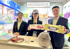 The team of Headyphoon New Material Technology Co., Ltd. The company produces a variety of PP packaging for fruits and vegetables and is one of the first companies in China with a UV printing line. / 海岱丰(山东)新材料科技有限公司的团队。该公司生产各种用于水果和蔬菜的PP包装，是中国首批拥有UV印刷生产线的公司之一。