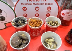 Detan has brought a variety of snack mushroom products for demonstration./ Detan 带来了各种蘑菇零食产品进行演示。