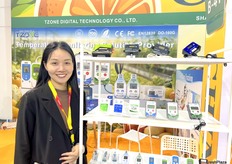 Neil Lee at Tzone Digital Technology Co., Ltd. The 4G data logger is the company’s current popular export product. / 深圳天圆数码科技有限公司的 Neil Lee，4G 数据记录仪是该公司目前最畅销的出口产品。