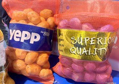 Mesh bags from Ningbo Yongfeng Packaging. / 宁波永峰包装用品有限公司生产的网袋。