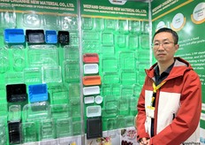 Mr. Liu at Weifang Chuanhe New Material Co., Ltd. / 来自潍坊川禾新材料有限公司的刘先生。