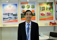 胡伟强是南丰县绿树进出口贸易有限公司和江西绿园果业有限公司的贸易经理。该公司种植和出口小橘子 // West Hu is trade manager at Nan Feng Green Tree Import and Export and Jiangxi Green Orchard Fruit. The company grows and export baby mandarin