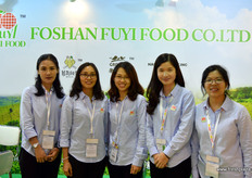 区翠婷，在右边，是佛山富易食品有限公司的业务员 // Sophia Ou, to the right, is the Sales Representative of Foshan Fuyi Food