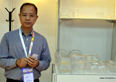 Bell，深圳VINO塑料包装的销售经理 // Bell, sales manager at Shenzhen VINO plastic packaging