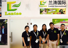 兰涛国际贸易有限公司，从左到右为，Sylvia Wang, Grace Shi, Cindy Han, Mauricio Santos和James Gao // Lantau International with from left to rigth: Sylvia Wang, Grace Shi, Cindy Han, Mauricio Santos and James Gao