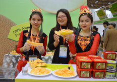 Chinese Cantaloupe melons under the Sun Kissed melon brand // 来自新疆的深圳市西域花果山衣产品发展有限公司西域花 果山香妃蜜瓜