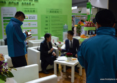 Chen's Sun sales manager Chen Na is being interviewed by the CCTV // 陈氏阳光的销售总经理陈娜正在接受中央电视台的 采访