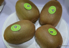 Kiwifruit by BE TRUE, by the Shaanxi Betrue Organic Fruit Industry Group // 陕西本真有机果业集团推出的本真猕猴 桃
