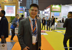 Gavin of Geat Wall. Next to the company's traditional exports of Chinese apples and pears, Great Wall has recently launched an import programme of Malaysian pineapples, which received market access to China earlier in 2017 // 长城经贸的Gavin。除了对中国苹果和梨公司 的传统产品出口，长城经贸最近推出了在2017年初获得至中国市场准 入权的马来西亚菠萝的进口计划