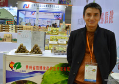Ji Jian Wang of Guizhou Sheng Yuan Bosheng Agriculture Industry, grower of kiwifruit // 贵州省苑博生态农业开发有 限公司的王吉健，该公司是一家猕猴桃种植商