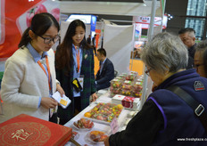 Cherry tomatoes in all colours // 各种颜色的樱桃番茄