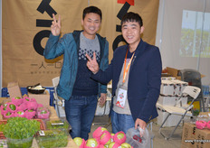 The Kiko sales team. Kiko Is growing and marketing a number of tropical fruit varieties from Hainan. The company also has an office in Shanghai // 珏玥果蔬的销售 团队。珏玥果蔬种植和营销很多来自海南的热带水果品种。该公司在 上海也有一个办事处