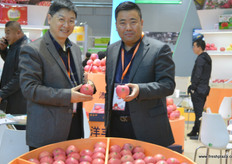 Jin Hun of Sinclair together with Hao Fang, CEO of Pei Rui // 来自辛克莱的韩进与沛瑞的董事总经理方浩，辛克莱是一家 标签解决方案的供应商