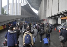 Entrance to Horti China 2017. Good number of visitors, especially during the first two days // 2017亚洲园艺博览会入口 处，大量访问者到场，尤其是在前两天