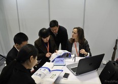 Costanza Frezzato, sales manager for Turatti, as she welcomes guests // Turatti的销售经理Costanza Frezzato在欢迎客人