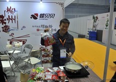 Cooking vegetable spaghetti // 烹调蔬菜意大利面