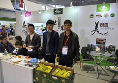 Xu Gang and colleagues from Xi Uan // Xi Uan的Xu Gang和他的同 事们