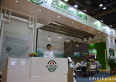 Shanghai Wonong Import & Export Co., Ltd. They are focused on direct sourcing of high-quality fruits, cold-chain logistics management, distribution business and brand management in eastern China, but is also growing in northeast, southwest and central China.上海沃农进出口有限公司，该公司专注于华东地区的优质水果的直接采购、冷链物流管理、分销业务和品牌管理，同时也在东北、西南和华中地区发展壮大。