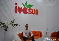 Mr. Wang Haibo, President of Shanghai Ivcsun Industrial Development Co., Ltd. They are a supplier of premium local and imported produce to Chinese consumers, a leading wholesale business, and a professional service provider for local and international suppliers.来自上海爱泽实业发展有限公司的董事长总经理王海波。他们是一家为中国消费者提供优质本地和进口产品的供应商，一家领先的批发企业，以及为本地和国际供应商提供专业服务的供应商。