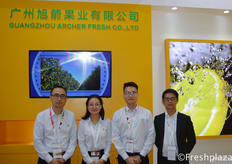 Louis Liang, Msr. Zhou, Leo Chen and colleague from Guangzhou Archer Fresh Co., Ltd. They import and export high quality fruits at the Chinese market, with main products grape, cherry and citrus.来自广州旭箭果业有限公司的总经理梁振操，周小姐，陈先生。他们在中国市场进出口优质水果，主要产品有葡萄、樱桃和柑橘。