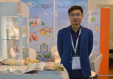 来自Linyi Organic Foodstuffs的Browse Wang，该公司出口生姜、大蒜和洋葱。