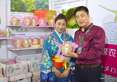 由刘京乐领导的纯绿农业研发有限公司所种植的玫珑瓜。