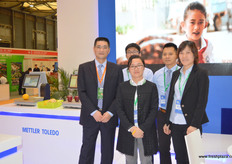 来自Mettler Toledo的叶劲风，候珊，吴勇，程刚和金曙。