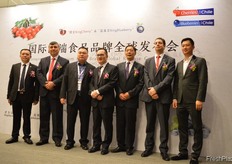 Group picture at press conference of Kingship // 君为信 股份有限公司发布会现场的团体照