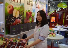 Ruilong Wang from Shaanxi Jiafeng Vegetable and Fruit Trading Co., Ltd // 陕西嘉丰蔬果商贸有限公司的王瑞龙。