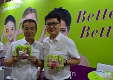 Qi Zhe, Sales Director of Qifeng Fruit and Nemo Lee, Chief Marketing Officer. // 齐峰果业的销售总监齐哲和品牌 营销总监李锋。