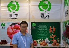 Carle Chou, Deputy General Manager of Jingning Xinlong fruit trading Co., Ltd. // 静宁显鑫龙果品贸易有限责任公司 的副总经理周水保。