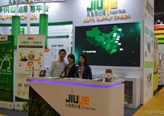 Cory, Xiaowei and Selina from Jiuye. // 九曳供应链的郭景 麒，周晓薇和张钒。