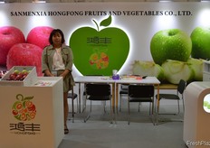 Nancy Xue, Export Manager of Sanmenxia HongFong Fruits and Vegetables Co., Ltd. // 三门峡市鸿丰果蔬有限公司的出 口部经理薛晓楠。
